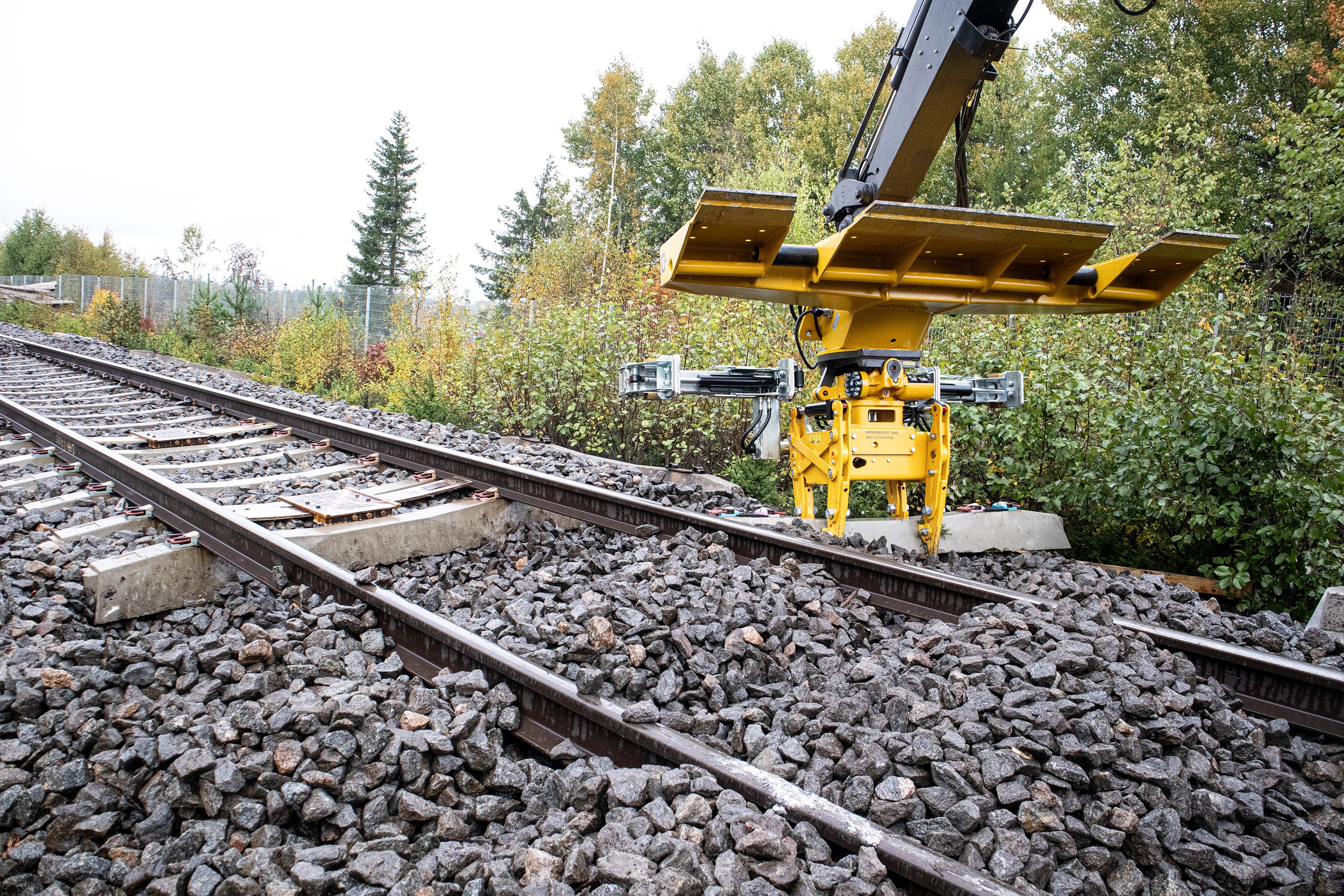 Rosenqvist Rail Slipersbytare SB60 Automaster installation av sliper